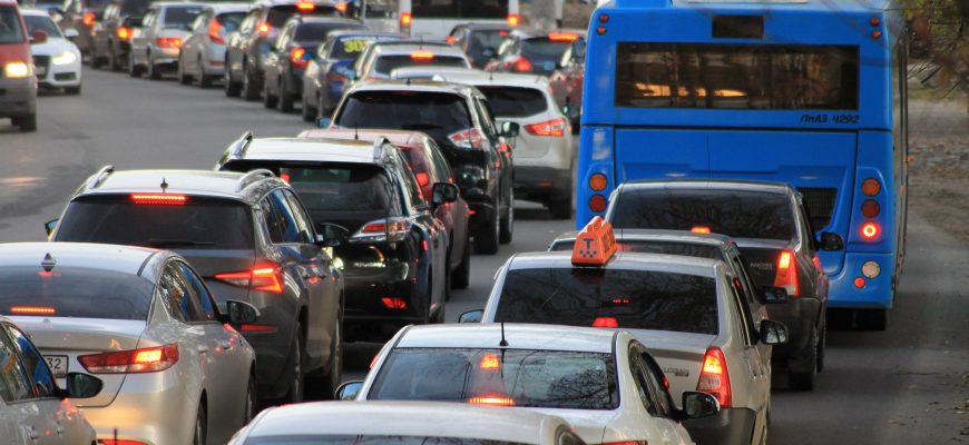 traffic jam 4522805 1920